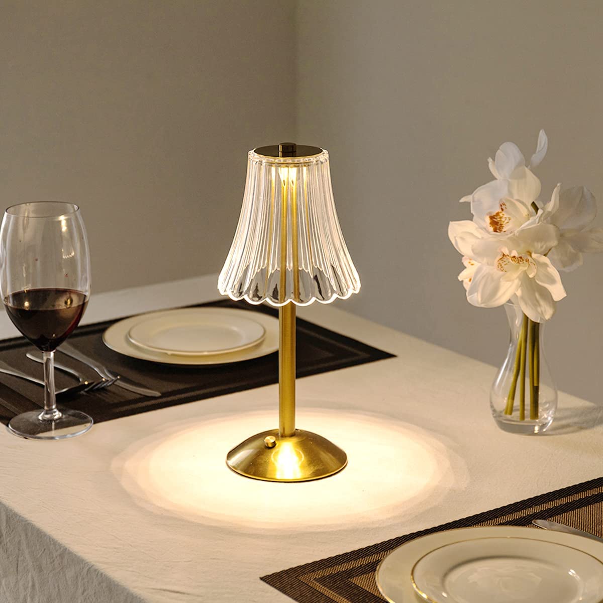 Liora | Vintage-Style Gold Crystal Table Lamp | Orntli