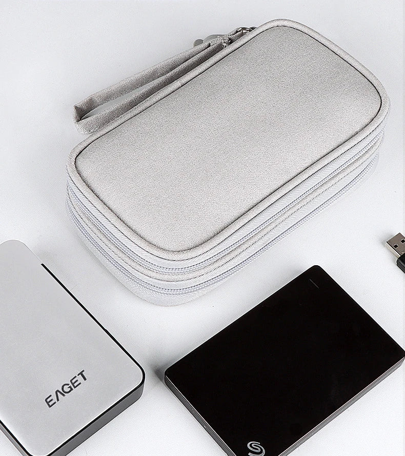 Organisateur compact d'accessoires techniques pour câbles, chargeurs et appareils