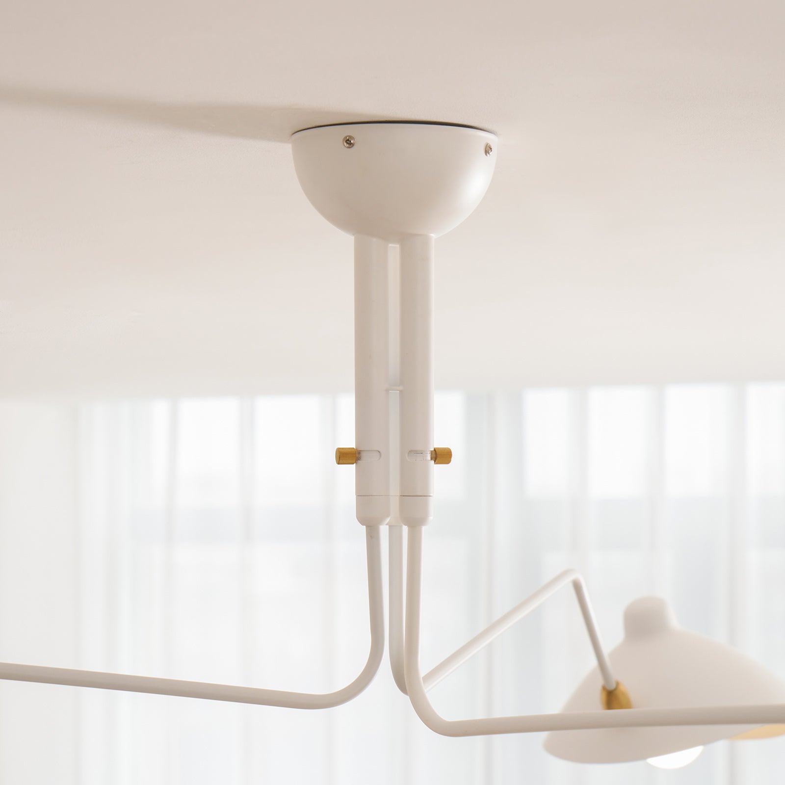 Skulptural taklampa med tre armar A