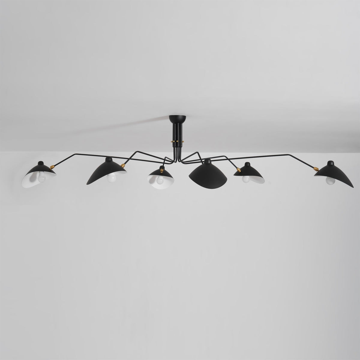 Skulptural taklampa med tre armar A