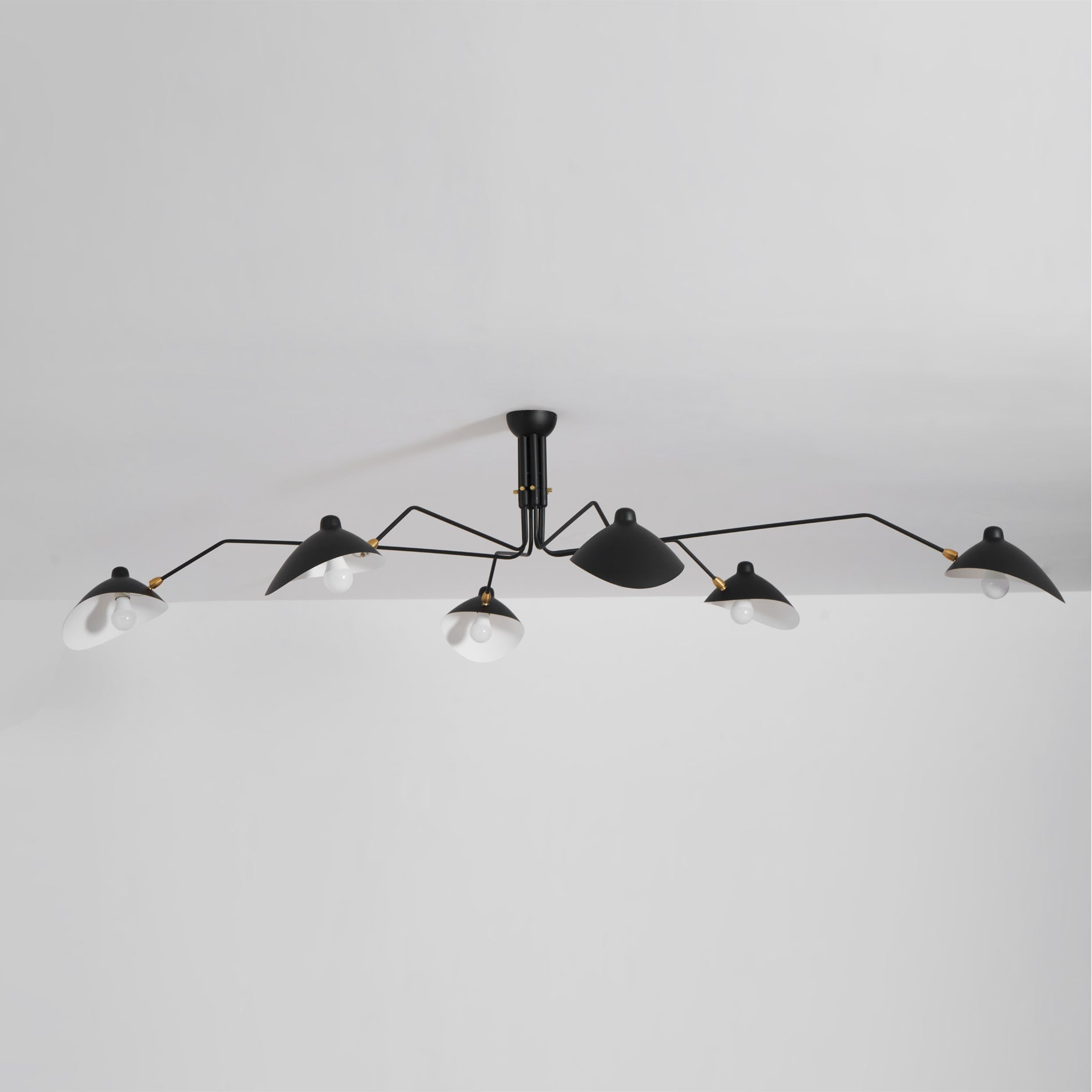 Skulptural taklampa med tre armar A