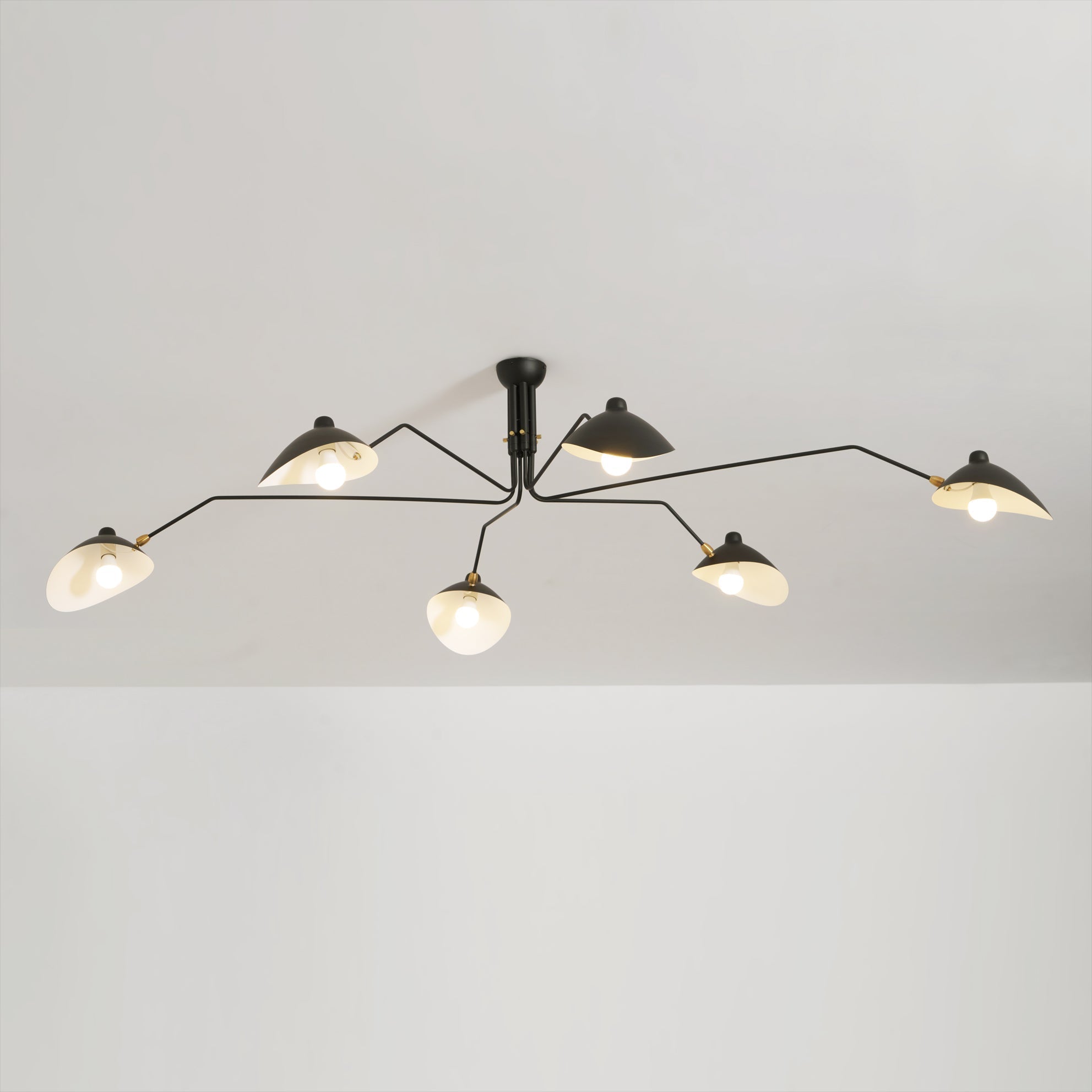 Skulptural taklampa med tre armar A