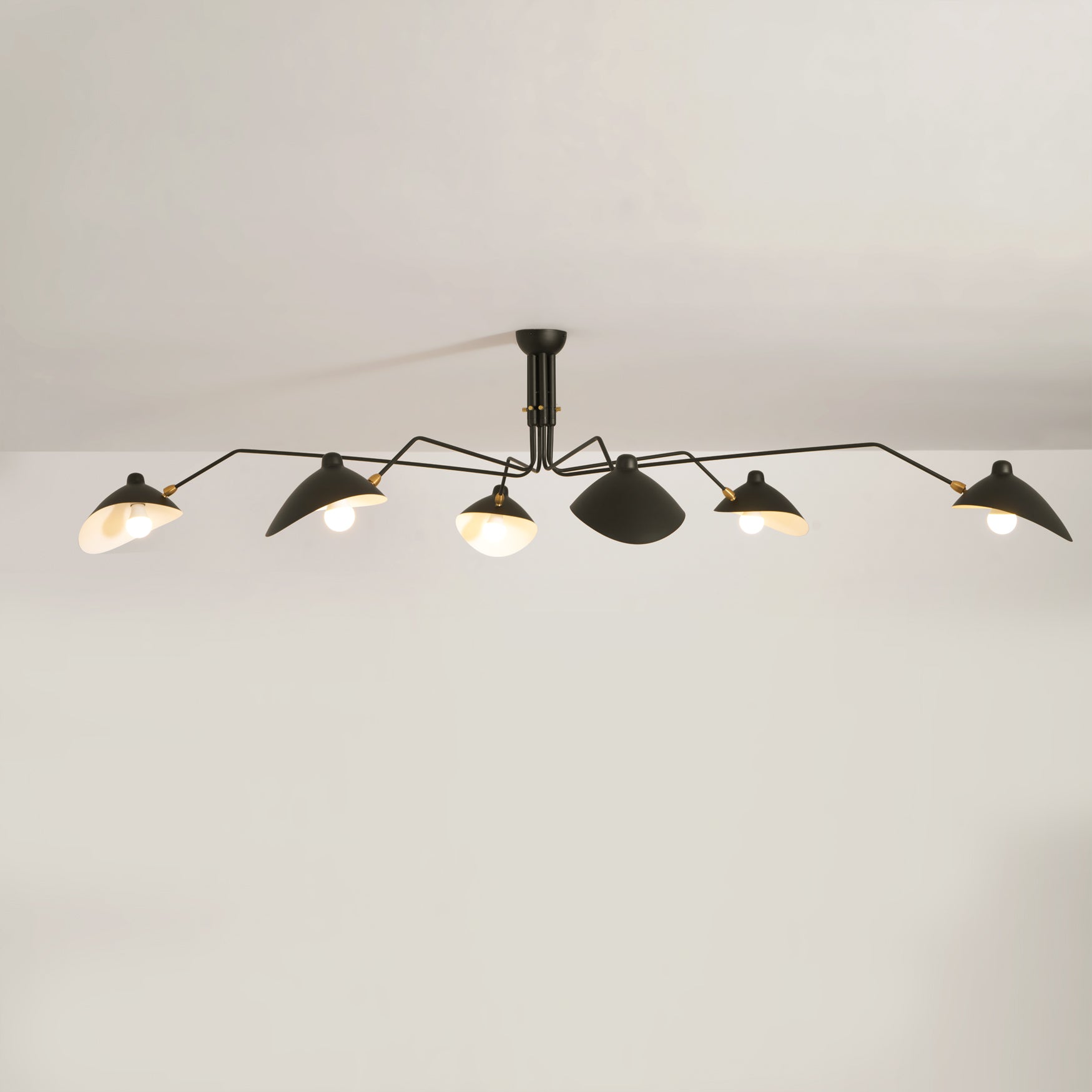 Skulptural taklampa med tre armar A