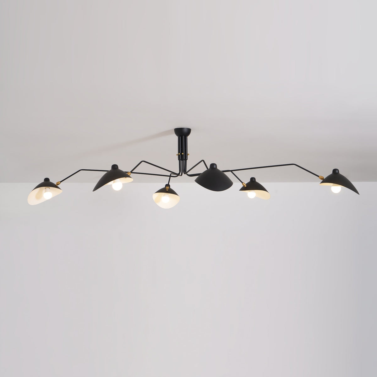 Skulptural taklampa med tre armar A