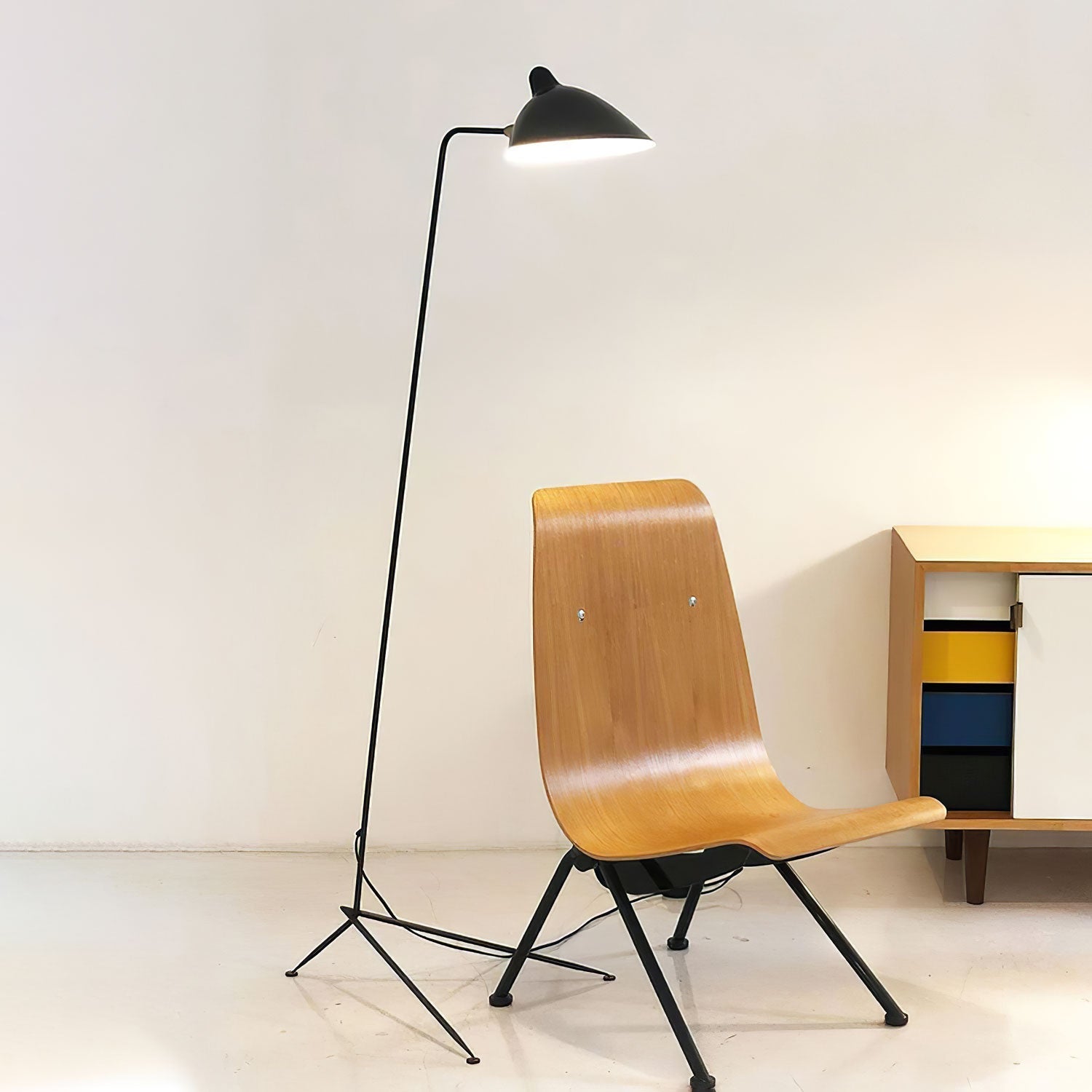 Stojací lampa ve tvaru pavouka s nastavitelnými rameny