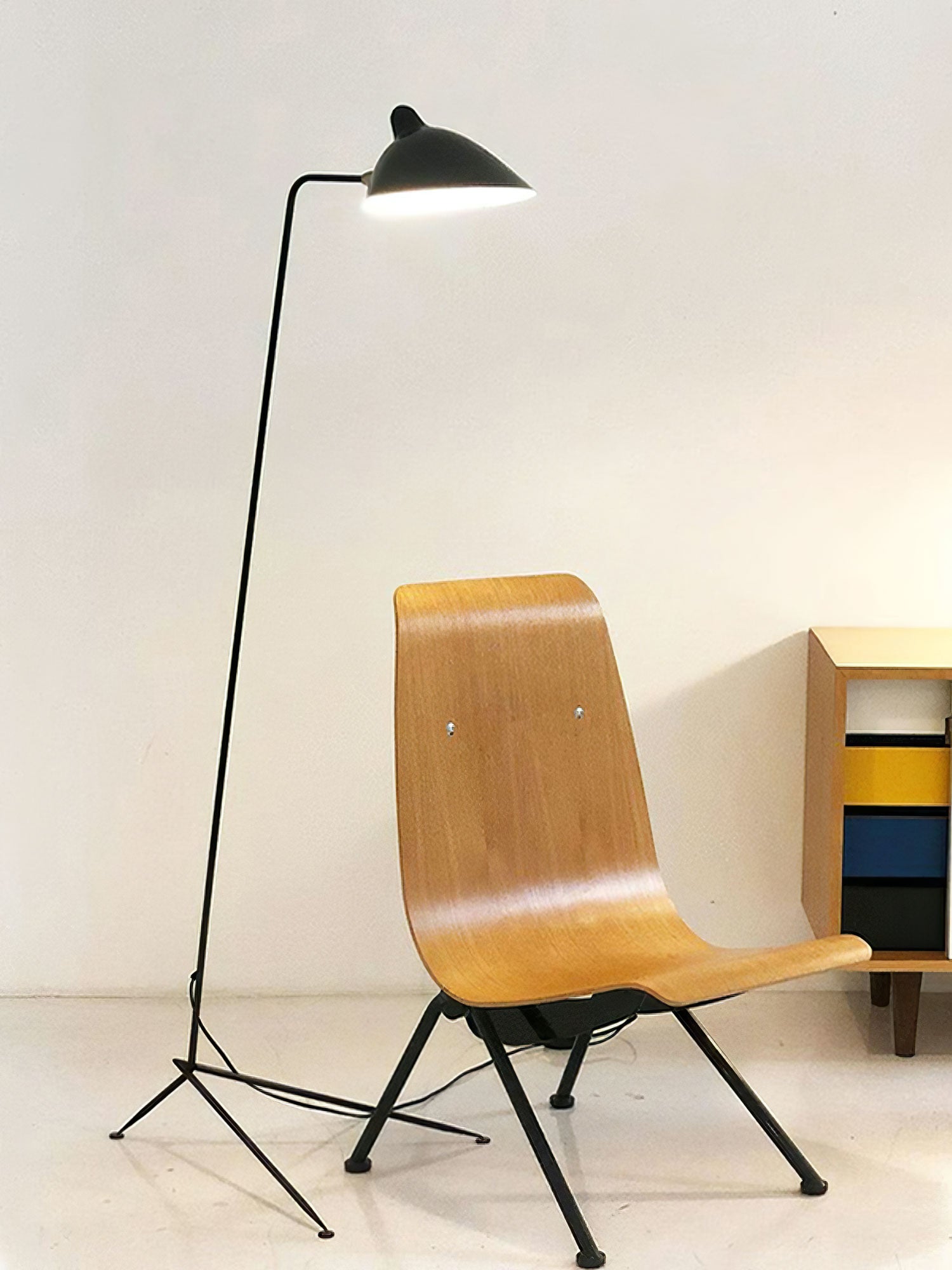Stojací lampa ve tvaru pavouka s nastavitelnými rameny