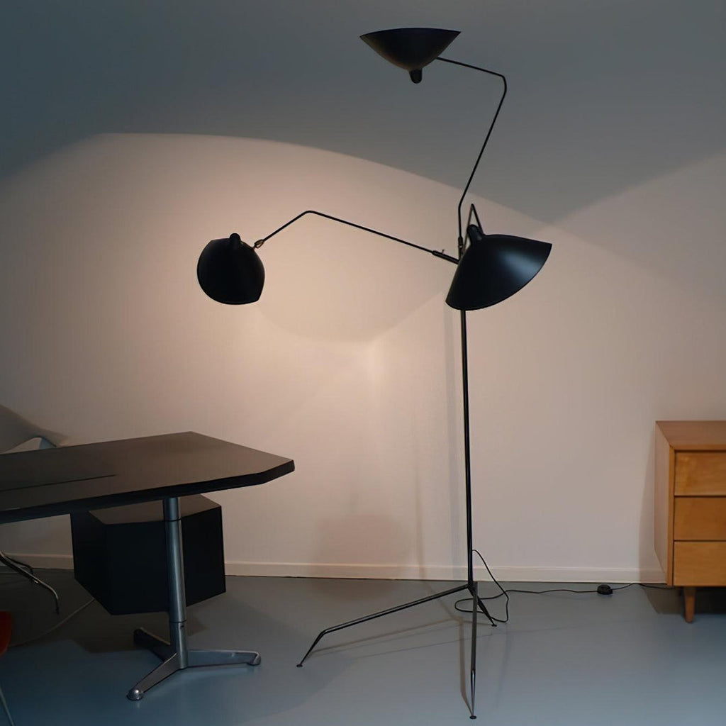 Stojací lampa ve tvaru pavouka s nastavitelnými rameny