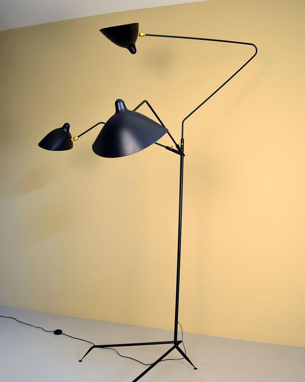 Stojací lampa ve tvaru pavouka s nastavitelnými rameny