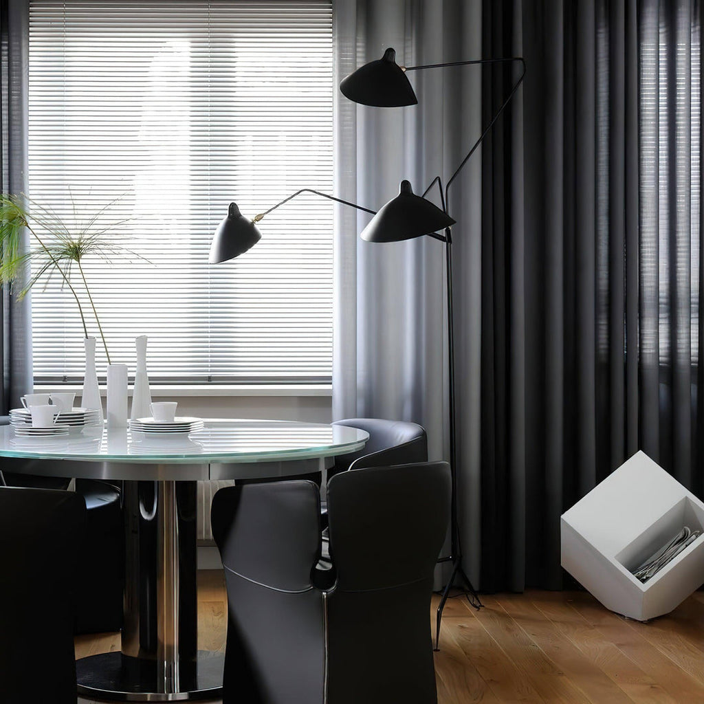 Stojací lampa ve tvaru pavouka s nastavitelnými rameny