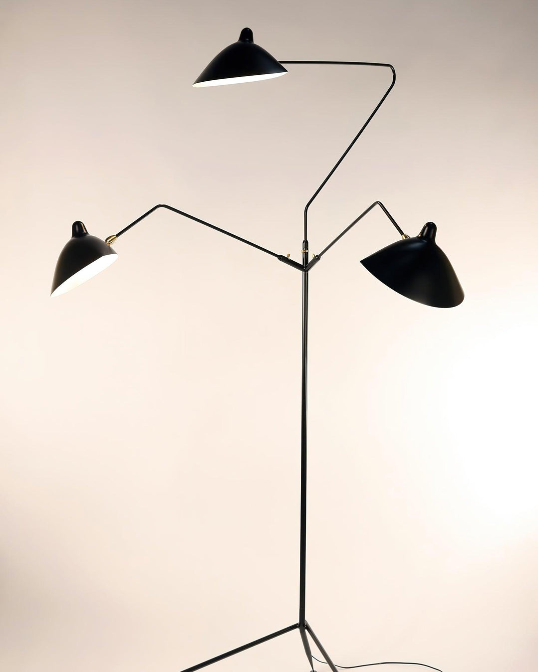 Stojací lampa ve tvaru pavouka s nastavitelnými rameny
