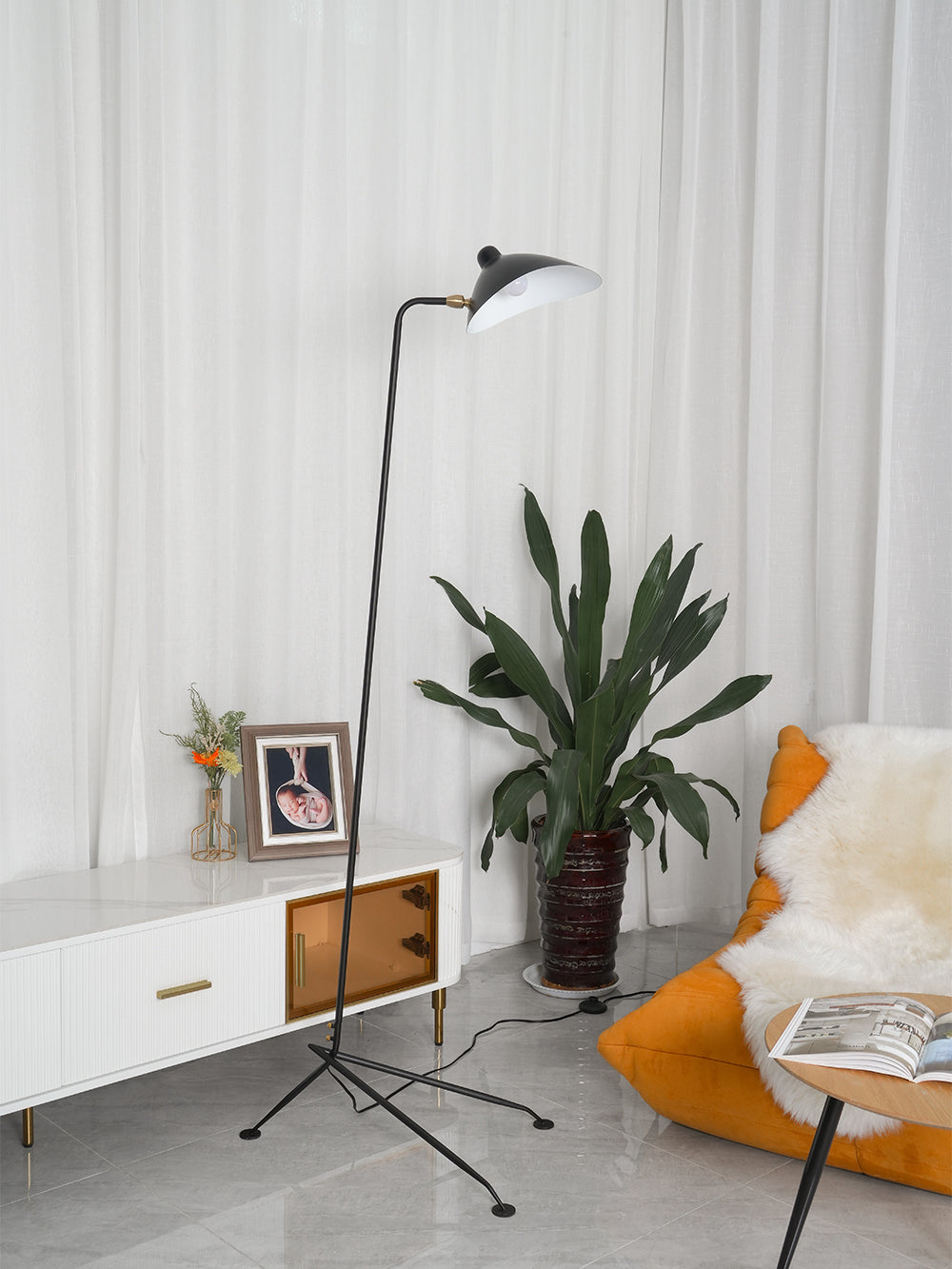 Stojací lampa ve tvaru pavouka s nastavitelnými rameny