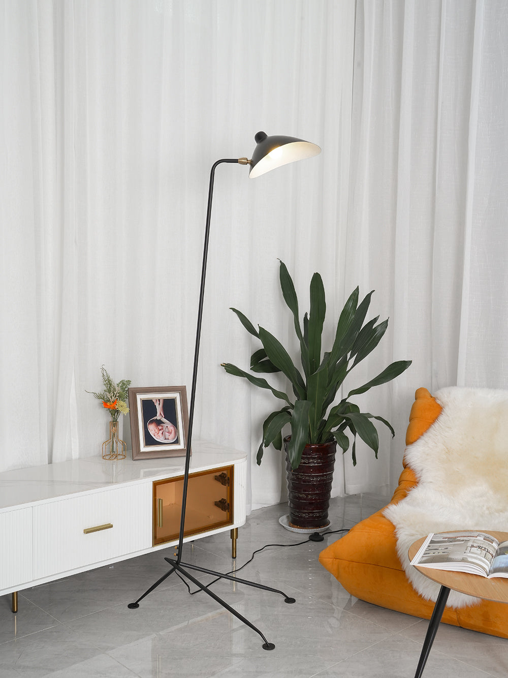 Stojací lampa ve tvaru pavouka s nastavitelnými rameny