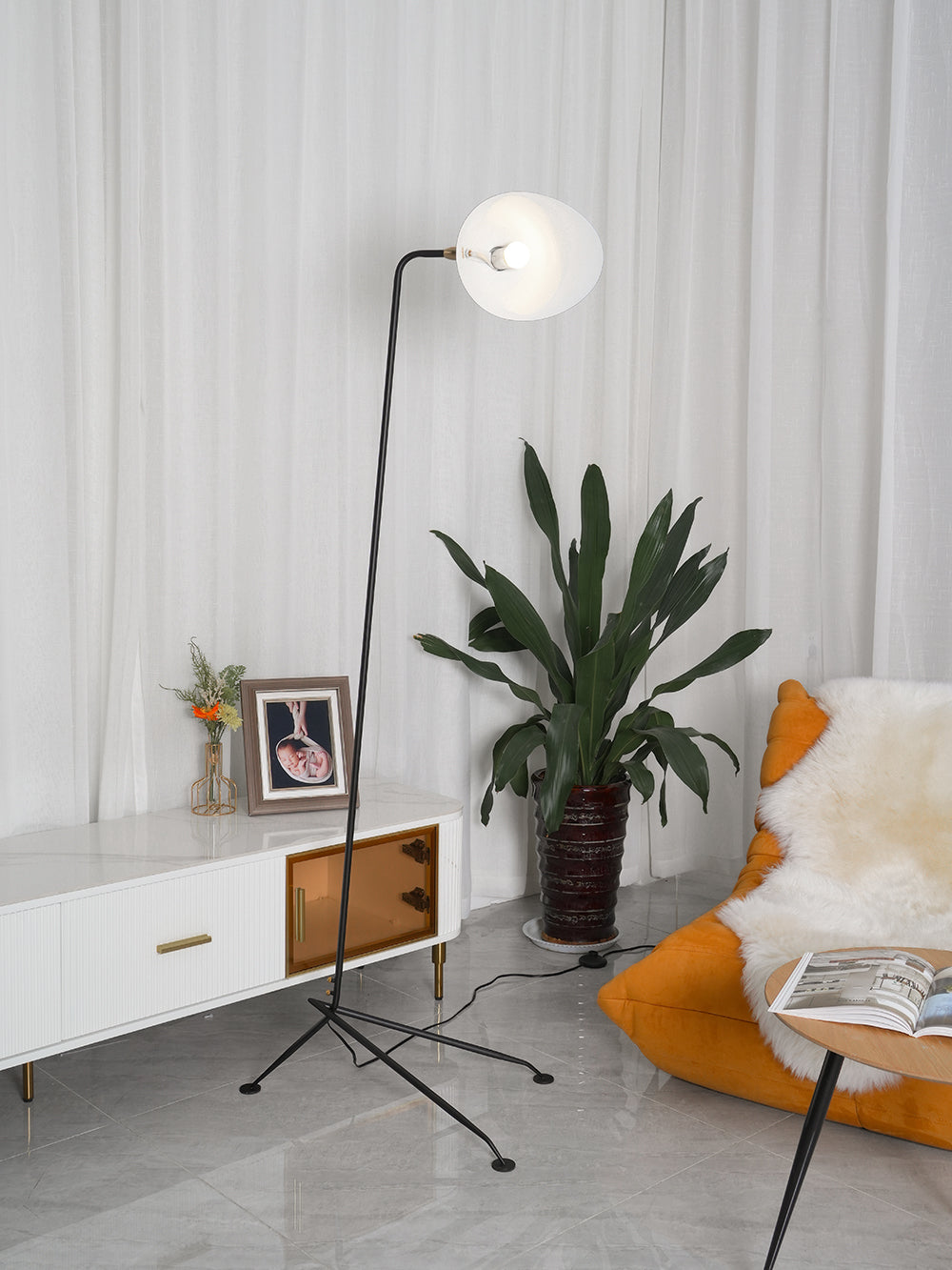 Stojací lampa ve tvaru pavouka s nastavitelnými rameny