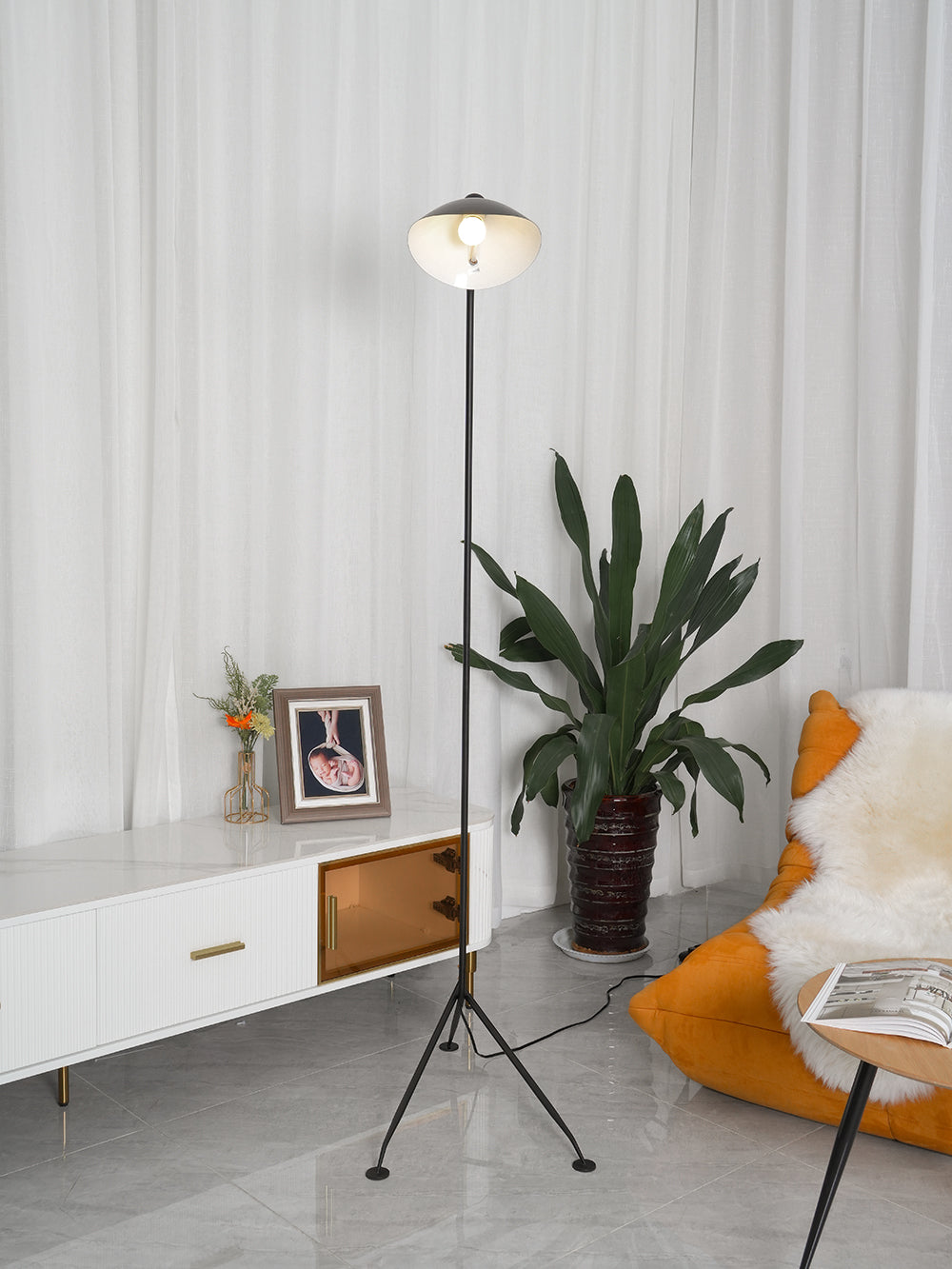 Stojací lampa ve tvaru pavouka s nastavitelnými rameny