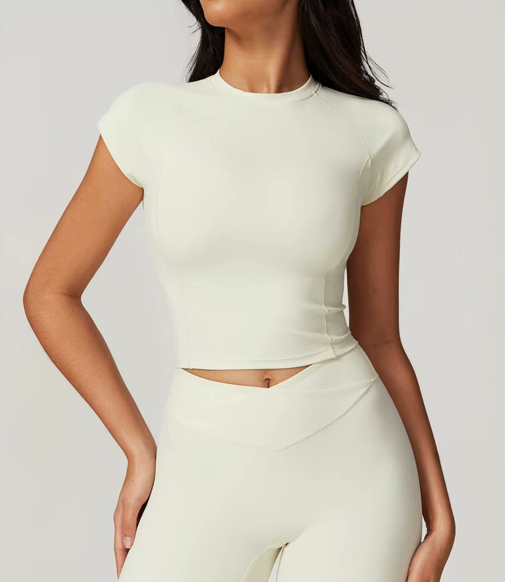 طقم مكون من قطعتين: توب قصير وسراويل ليقنز واسعة الساق