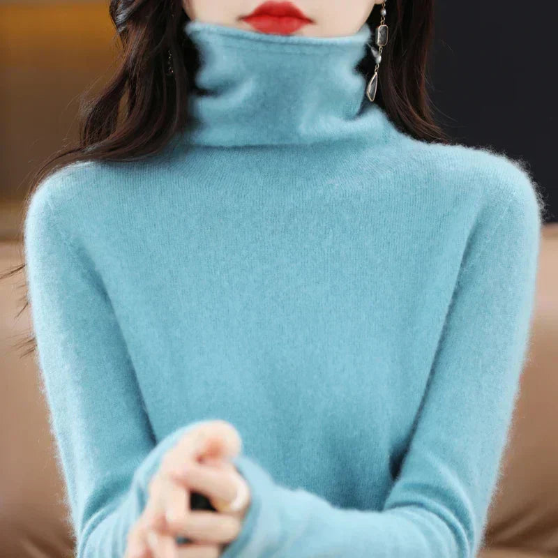 Maglione a collo alto da donna Lyra, realizzato in lana merino extrafine di alta qualità proveniente dall’Australia