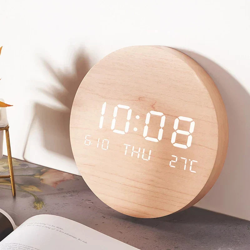 EcoChime – Reloj de Escritorio de Madera con Alarma y Pantalla LED