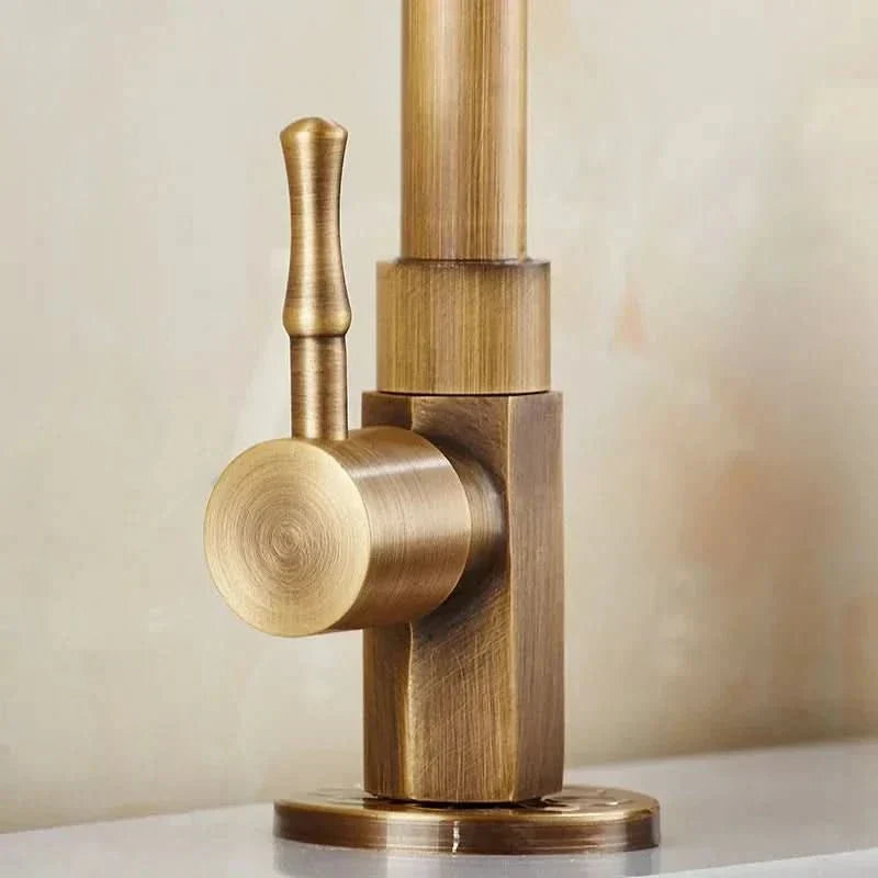 Robinet de cuisine en laiton antique Aurora Crest à col-de-cygne pour cuisines élégantes