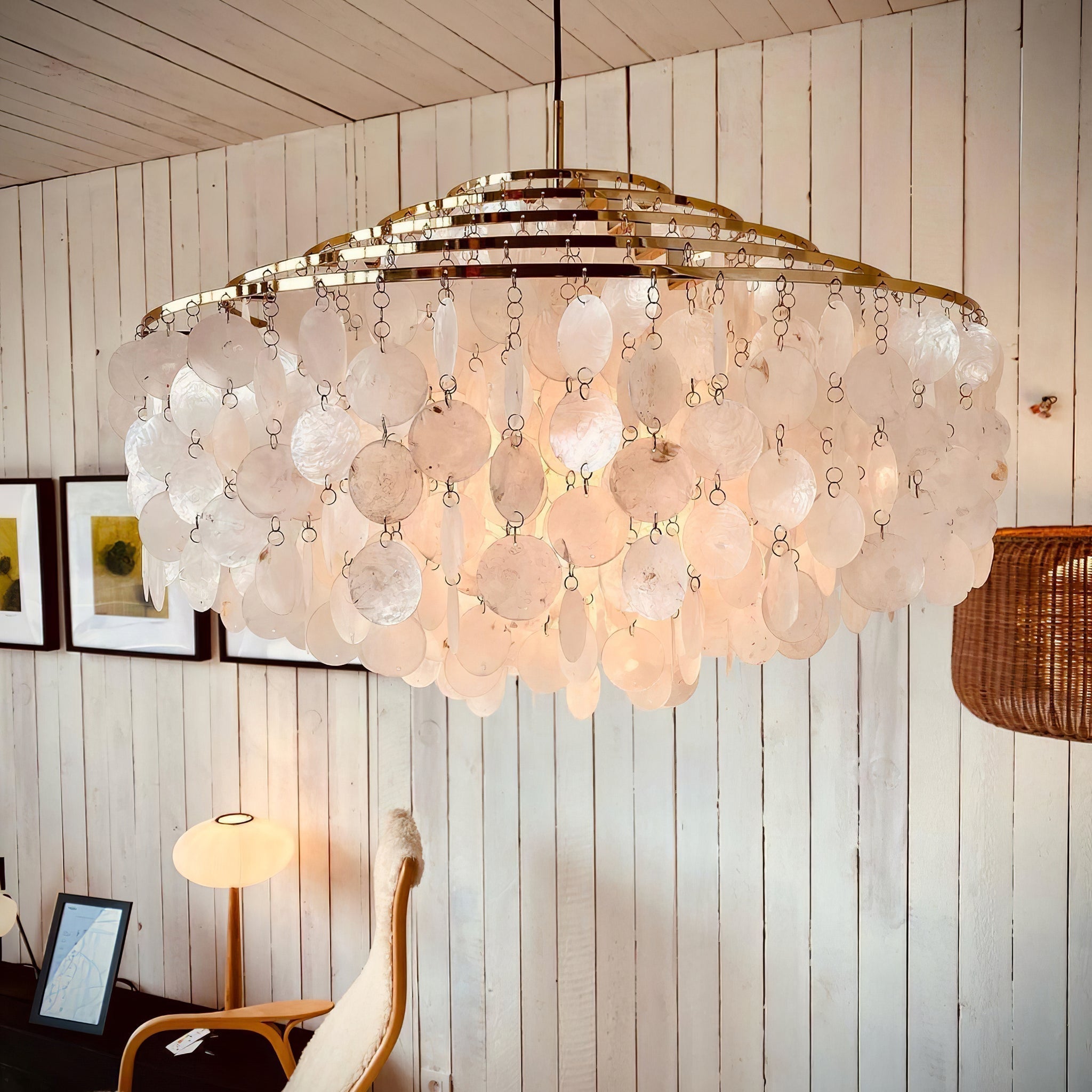Kulatý lustr s více úrovněmi a skořepinami — design z průsvitných disků
