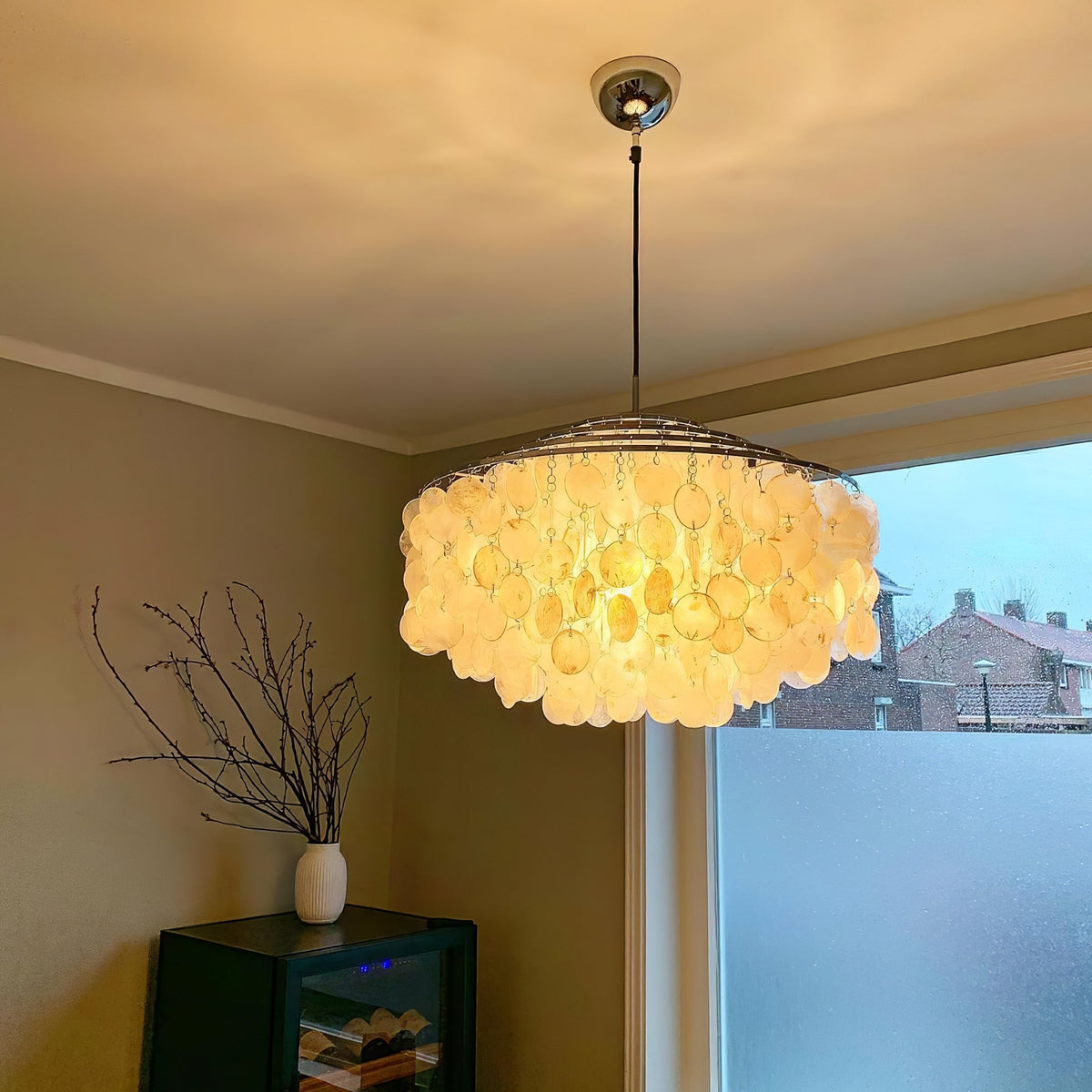 Kulatý lustr s více úrovněmi a skořepinami — design z průsvitných disků