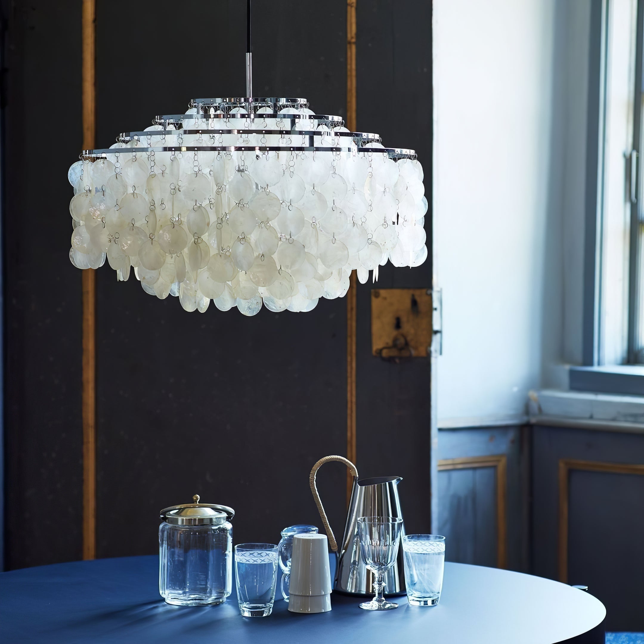 Kulatý lustr s více úrovněmi a skořepinami — design z průsvitných disků