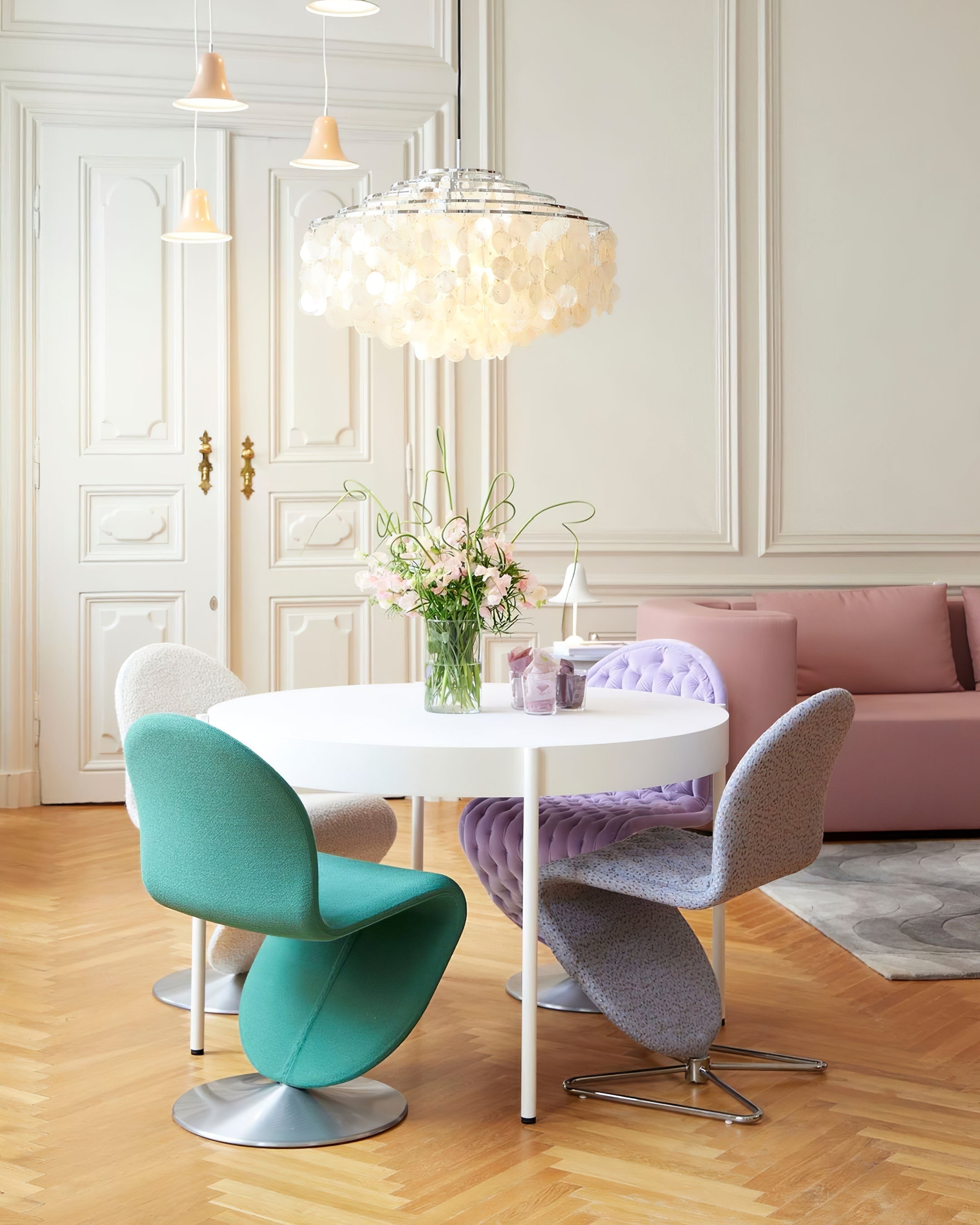 Kulatý lustr s více úrovněmi a skořepinami — design z průsvitných disků
