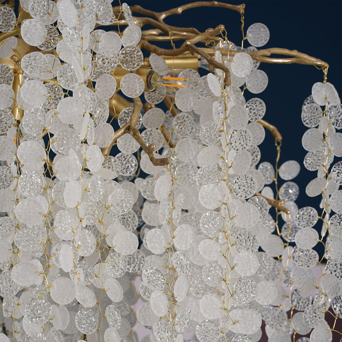 Lampadario di cristallo Shiro Noda ispirato alla natura — motivo a rami scolpiti