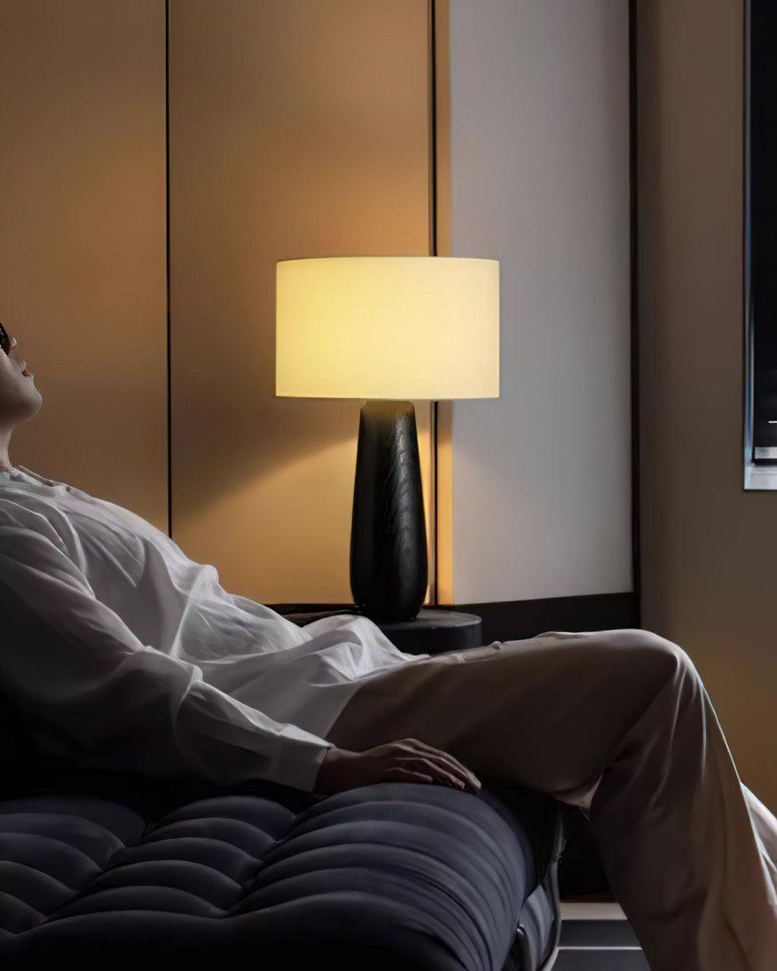 Lampă de masă din lemn Ridge Serene — înălțime de 19.5", abajur din material textil alb