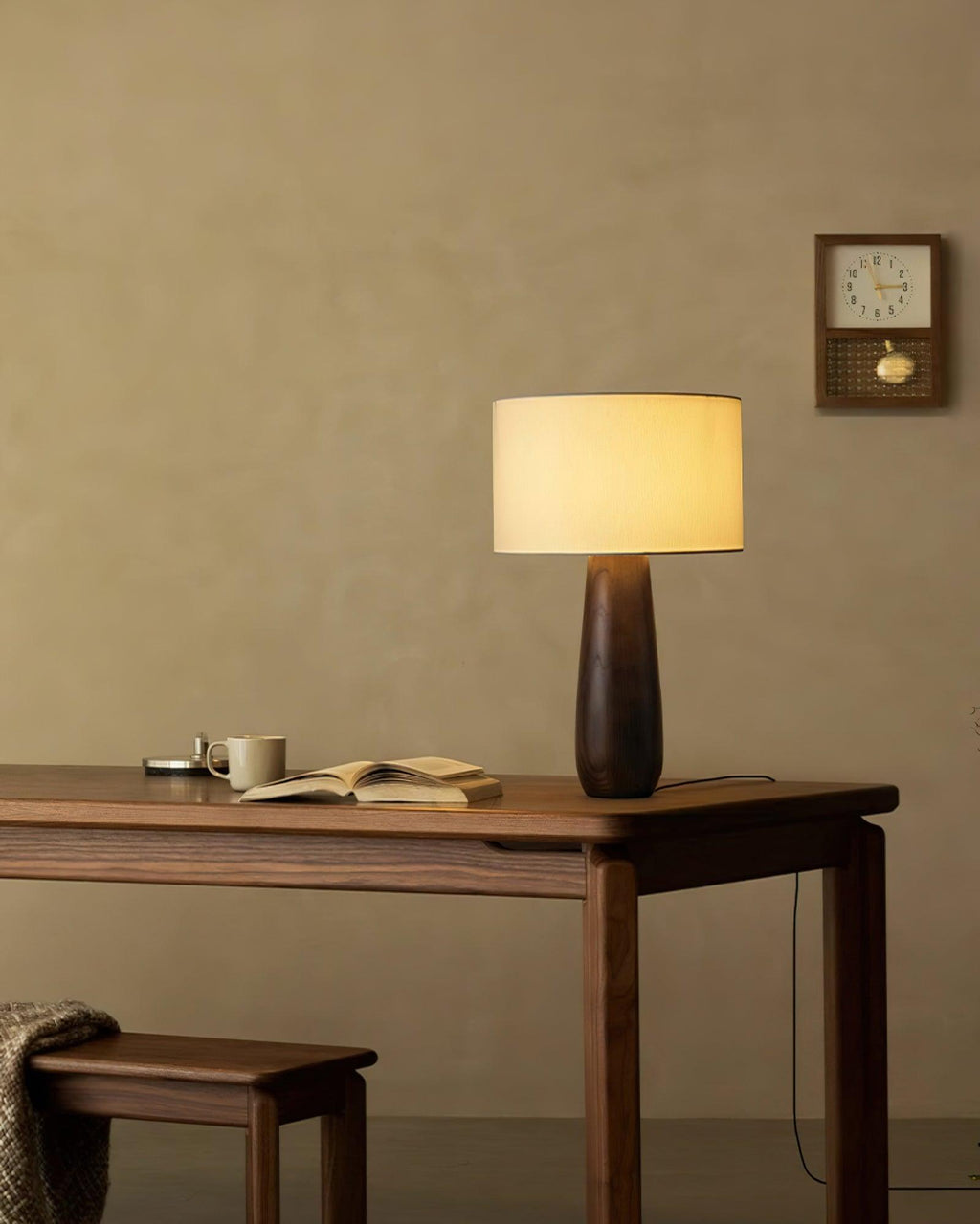 Lampă de masă din lemn Ridge Serene — înălțime de 19.5", abajur din material textil alb