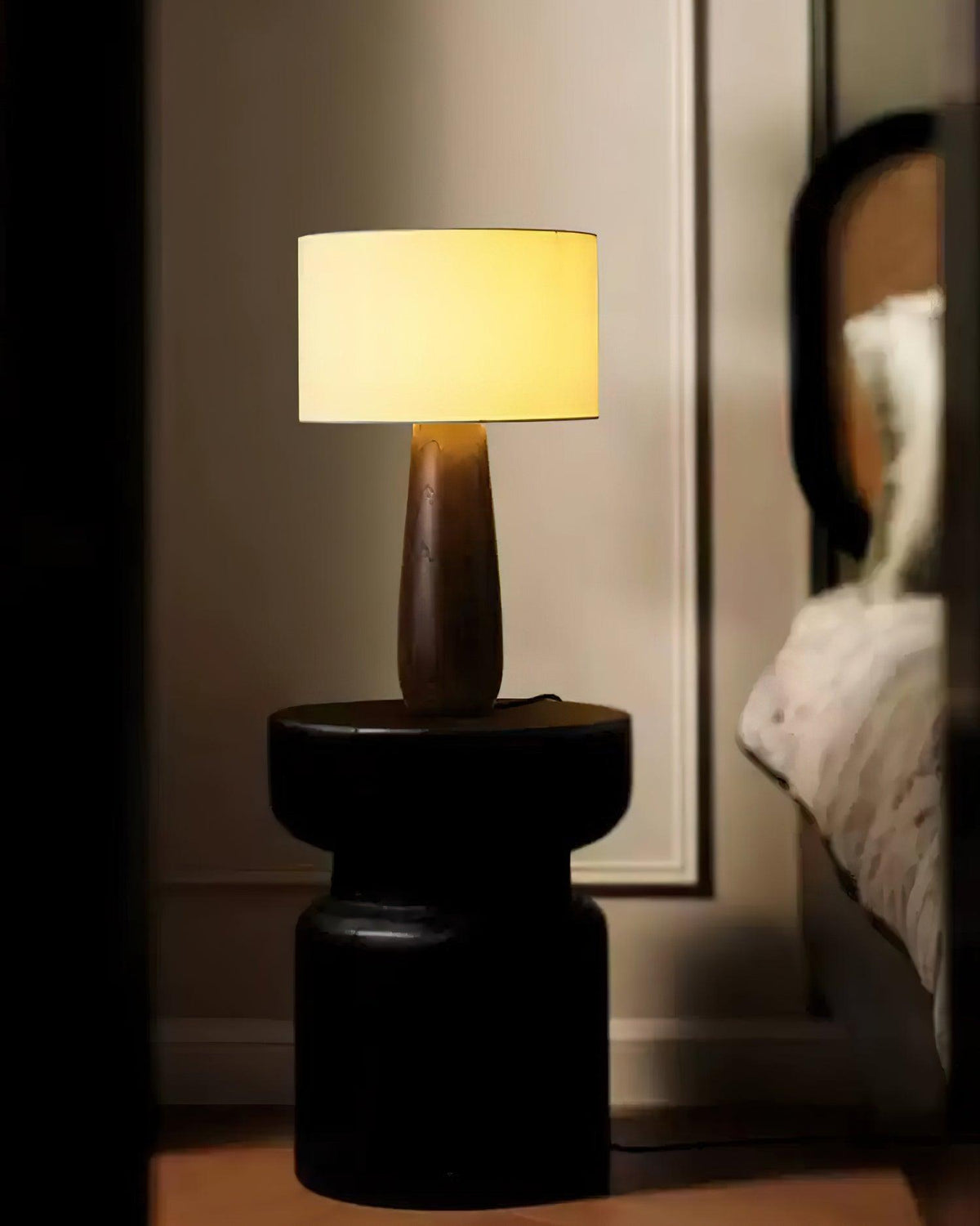 Lampă de masă din lemn Ridge Serene — înălțime de 19.5", abajur din material textil alb