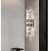 Applique da parete in cristallo con paralume trasparente e struttura in acciaio inox di Lumenara