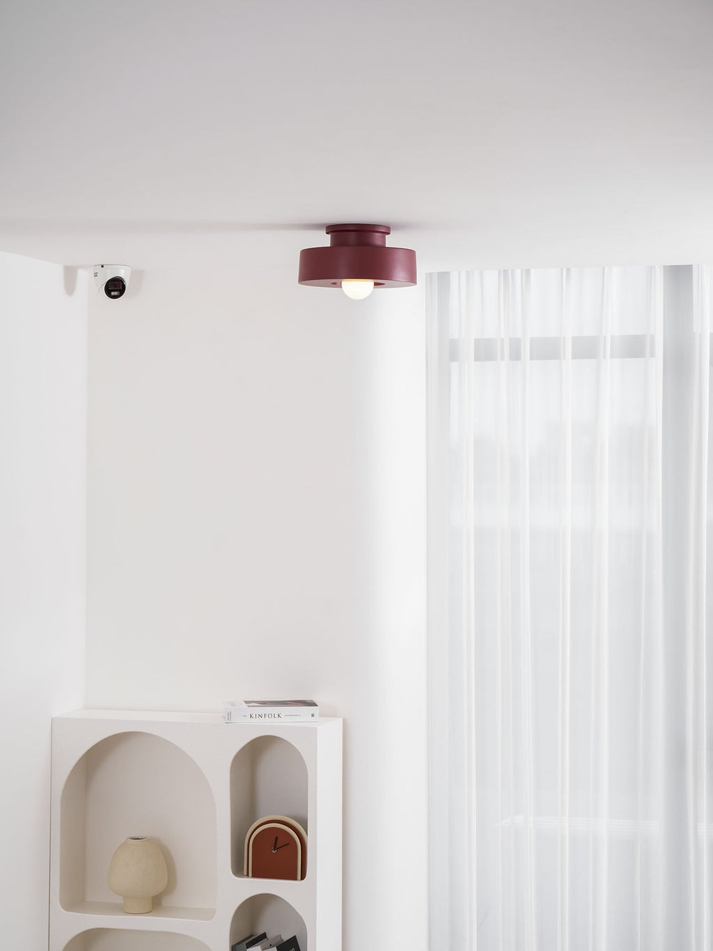 Stropní svítidlo Simon — design skládaných válců, tři barevné varianty