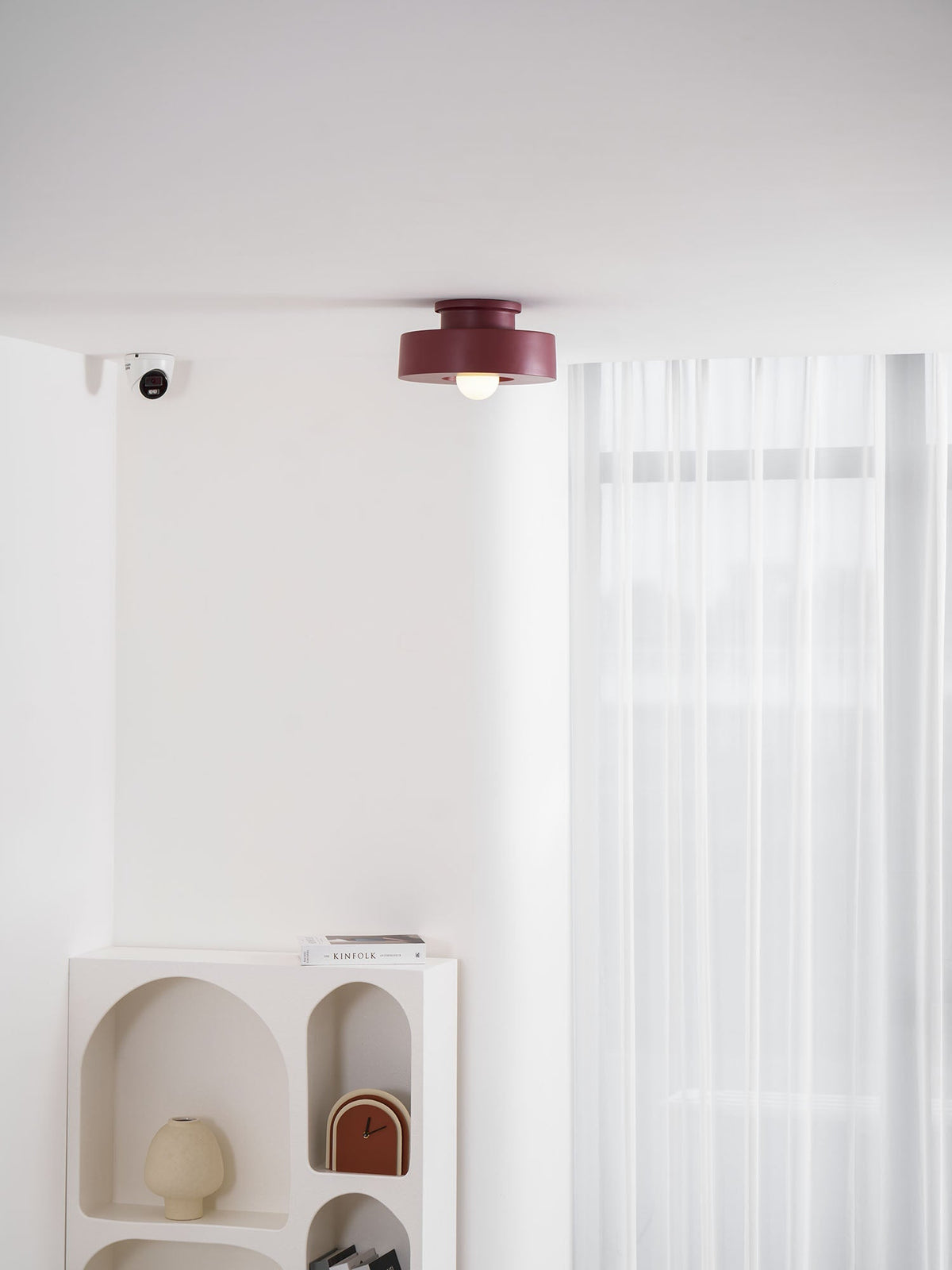 Stropní svítidlo Simon — design skládaných válců, tři barevné varianty
