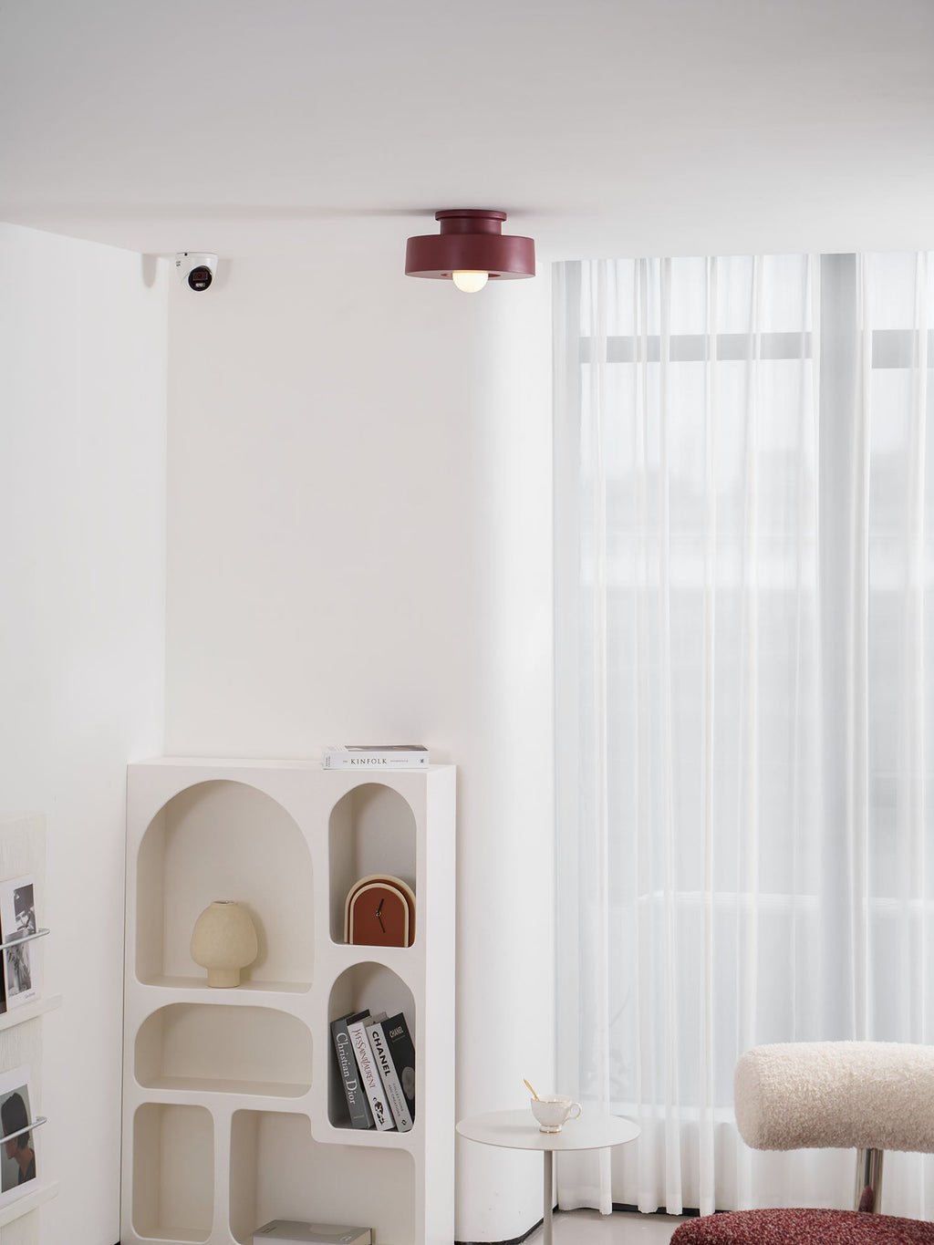 Stropní svítidlo Simon — design skládaných válců, tři barevné varianty