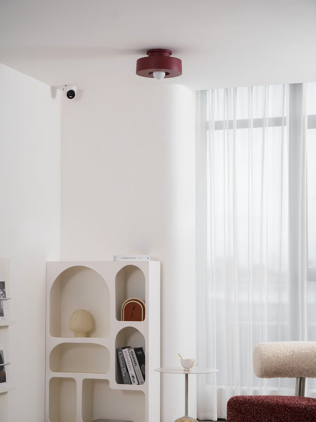 Stropní svítidlo Simon — design skládaných válců, tři barevné varianty