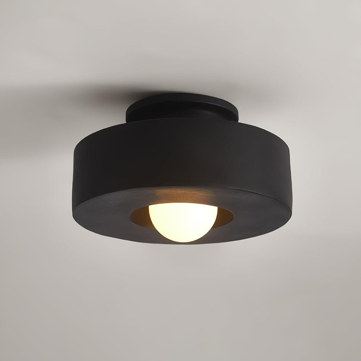 Stropní svítidlo Simon — design skládaných válců, tři barevné varianty