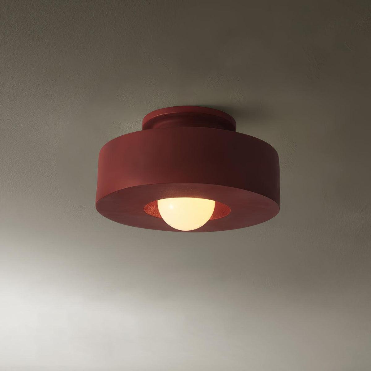 Stropní svítidlo Simon — design skládaných válců, tři barevné varianty