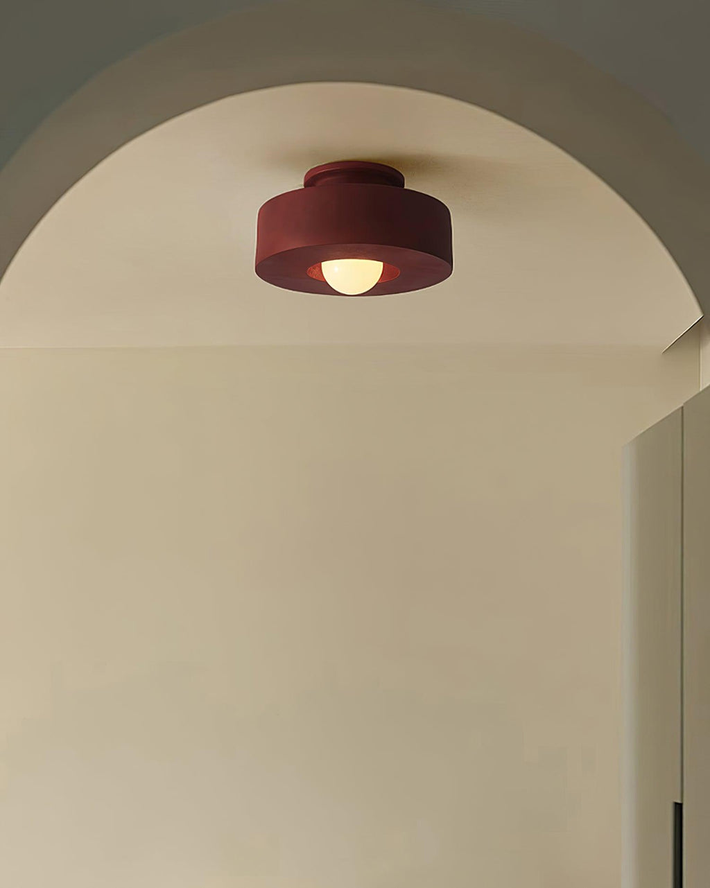 Stropní svítidlo Simon — design skládaných válců, tři barevné varianty