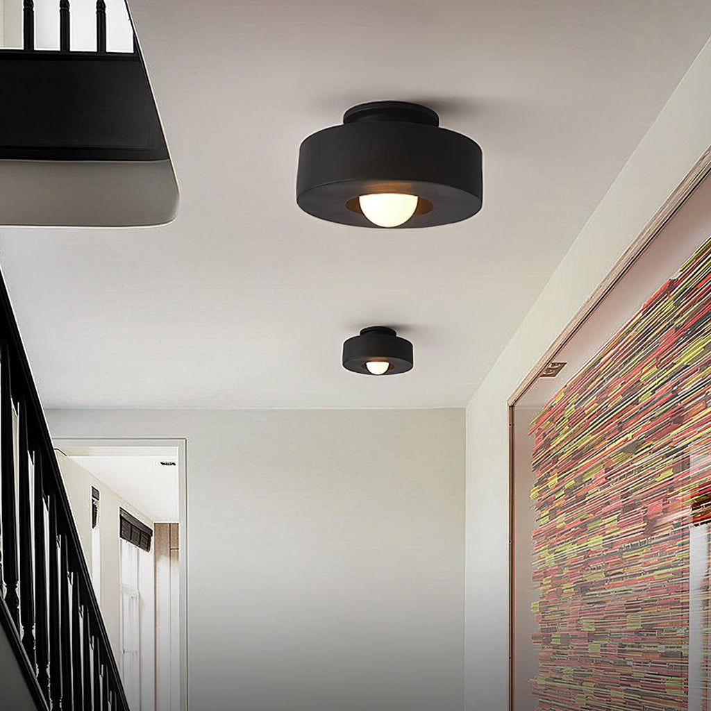Stropní svítidlo Simon — design skládaných válců, tři barevné varianty