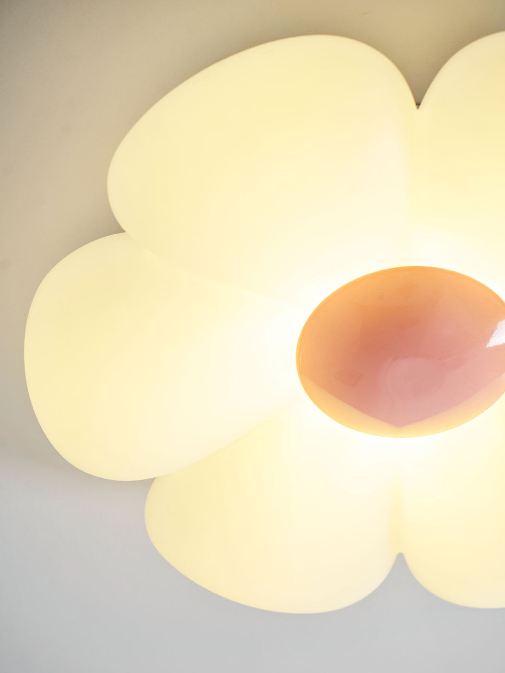 VKL-1028 Stropní lampa s květinovým designem a šesti okvětními lístky