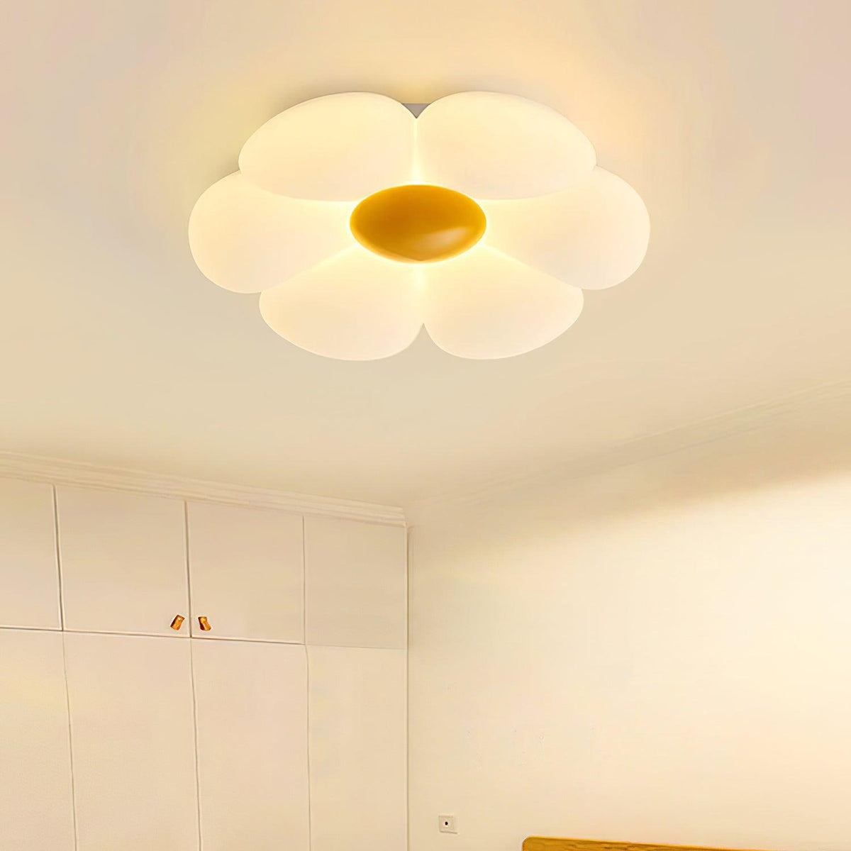 VKL-1028 Stropní lampa s květinovým designem a šesti okvětními lístky