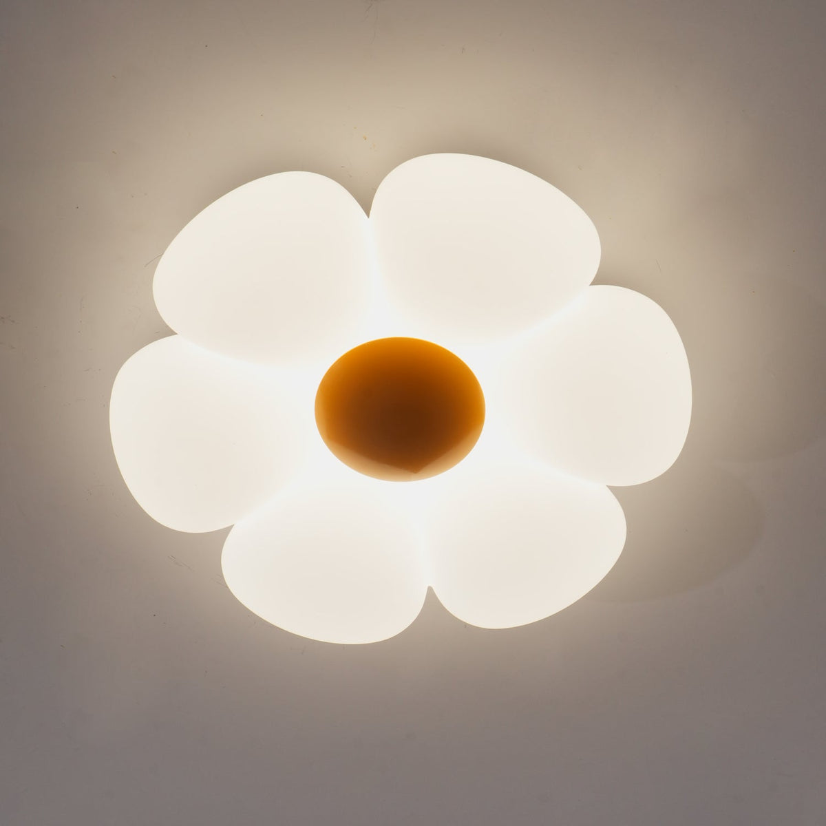 VKL-1028 Stropní lampa s květinovým designem a šesti okvětními lístky