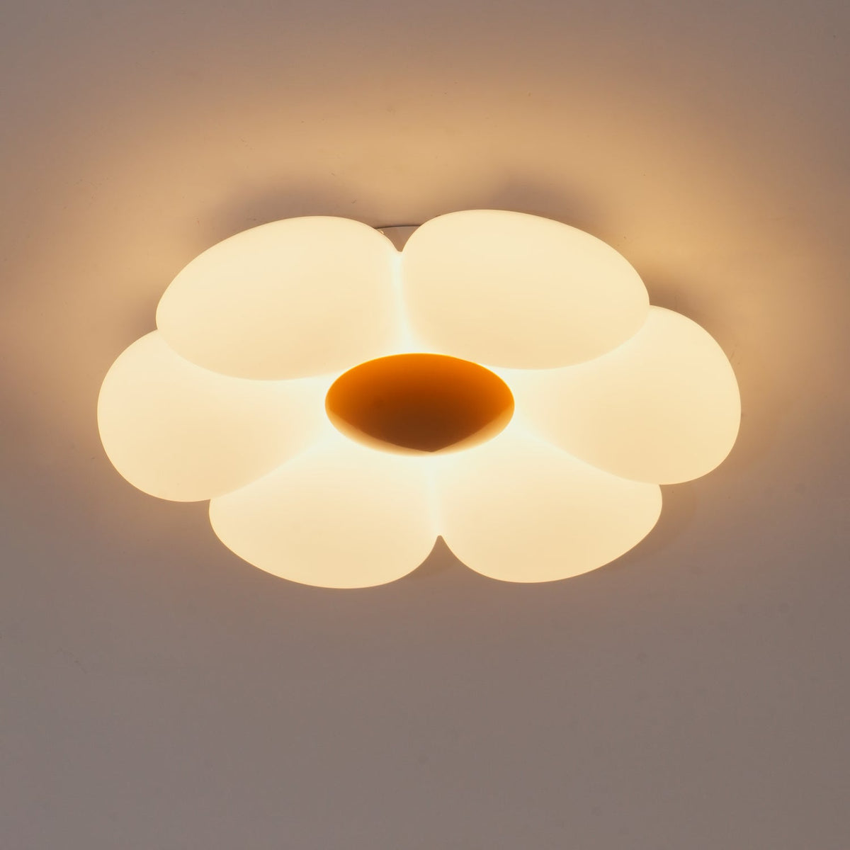 VKL-1028 Stropní lampa s květinovým designem a šesti okvětními lístky