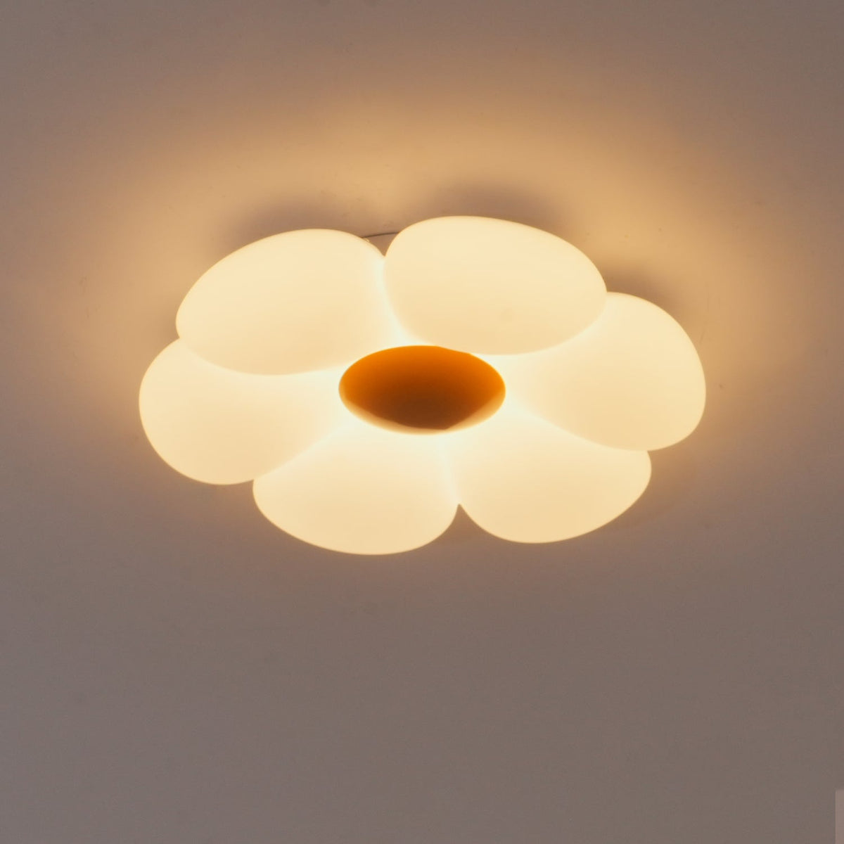 VKL-1028 Stropní lampa s květinovým designem a šesti okvětními lístky