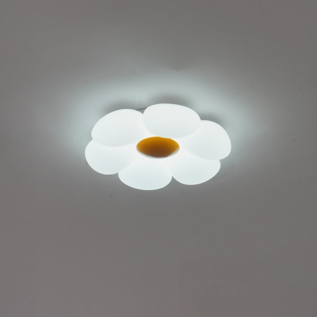 VKL-1028 Stropní lampa s květinovým designem a šesti okvětními lístky