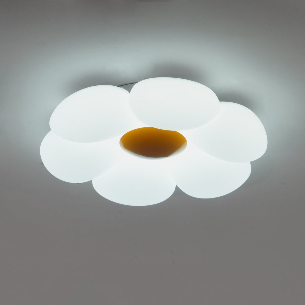 VKL-1028 Stropní lampa s květinovým designem a šesti okvětními lístky