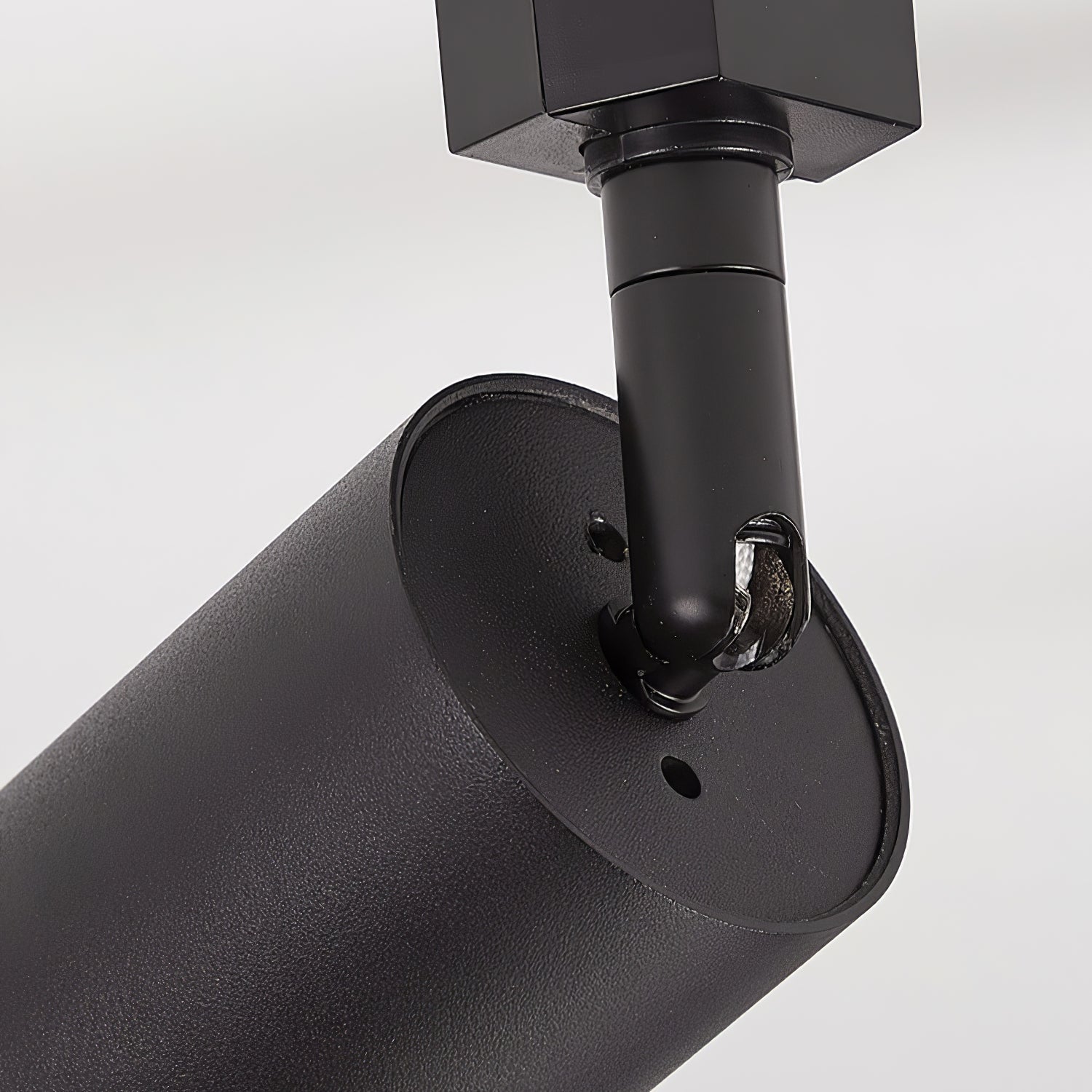 Sleek Cylinder Track Light — 30° Beam Angle