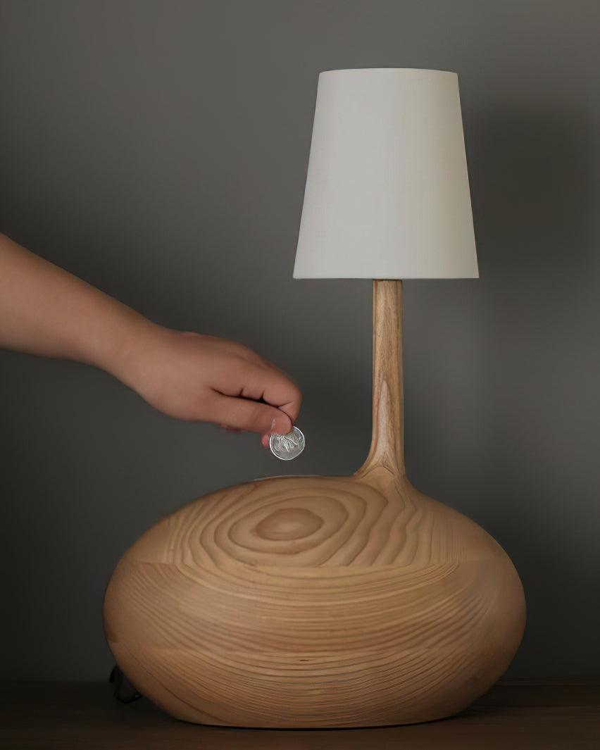 Dřevěná stolní lampa Slow — stmívatelná, ořechové tělo, bílé stínidlo