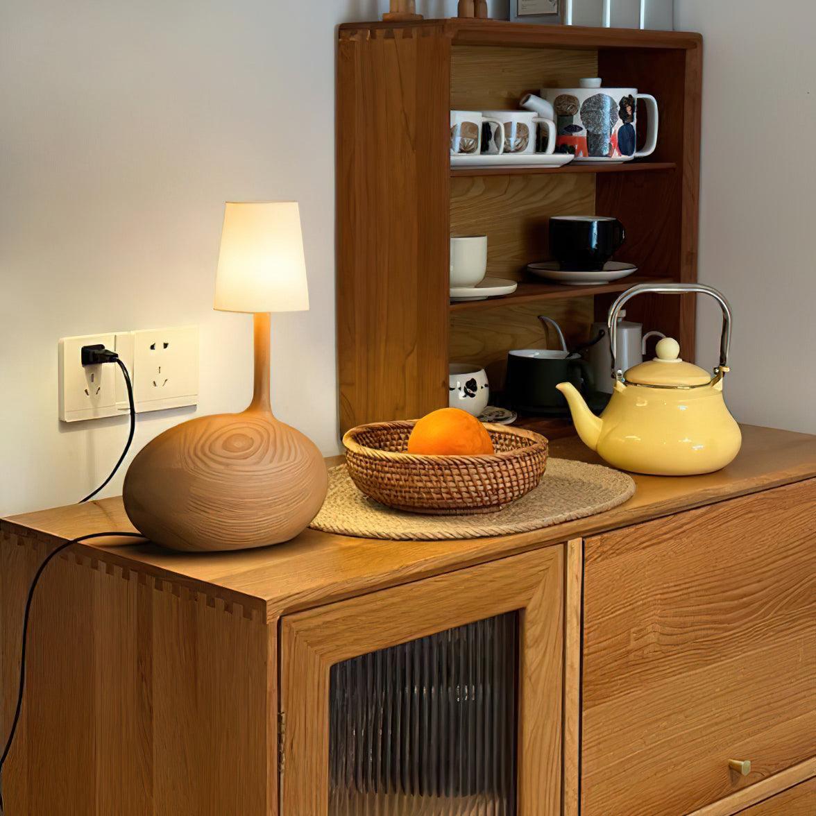 Dřevěná stolní lampa Slow — stmívatelná, ořechové tělo, bílé stínidlo