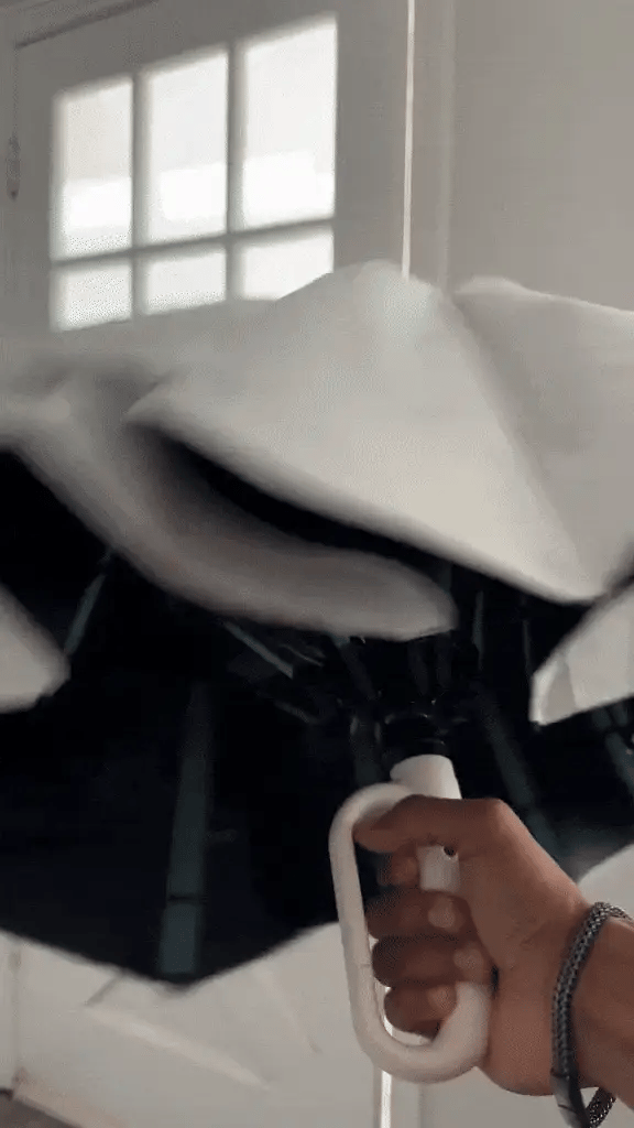 Guarda-chuva automático dobrável resistente ao vento AeroGuard com pega grande e compacto